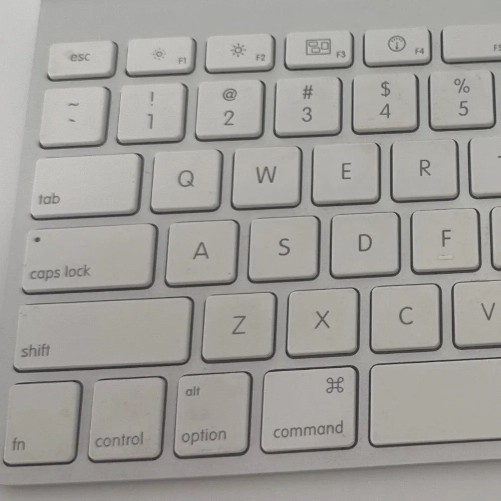 Apple Magic Keyboard A1255 Wireless Bluetooth Keyboard Silver White UNTESTED